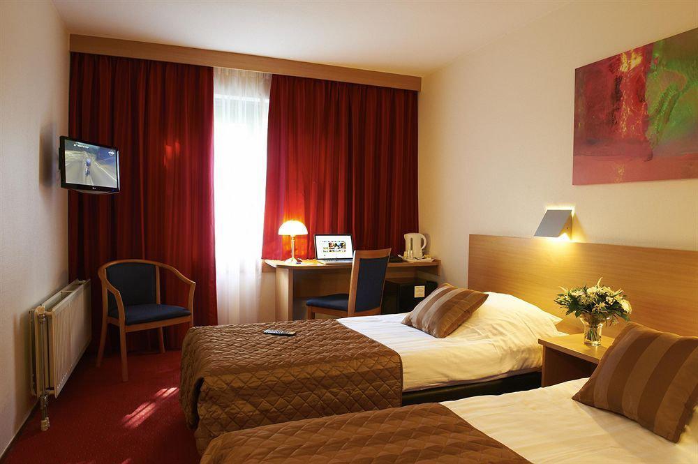 Bastion Hotel Schiphol Hoofddorp Eksteriør billede